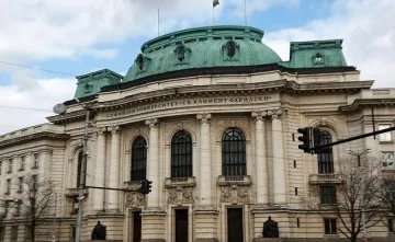 Студентската окупация пада частично
