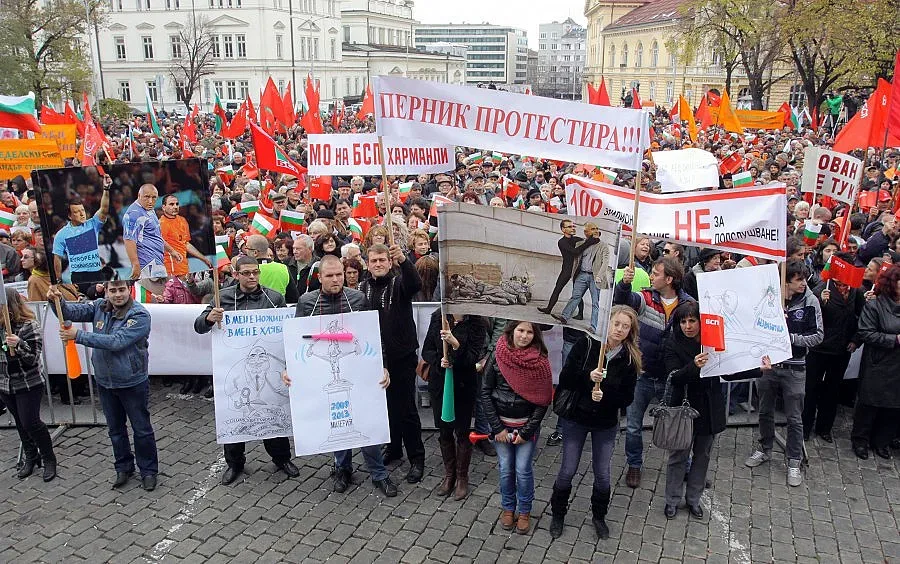 Вечен шах с митингите