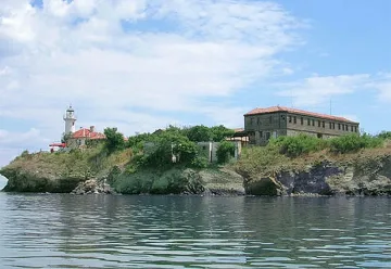 200 напират за шеф на остров