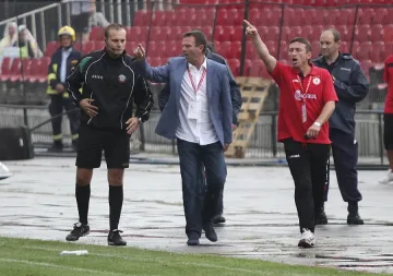 Нанков го удари на танци след Вечното дерби