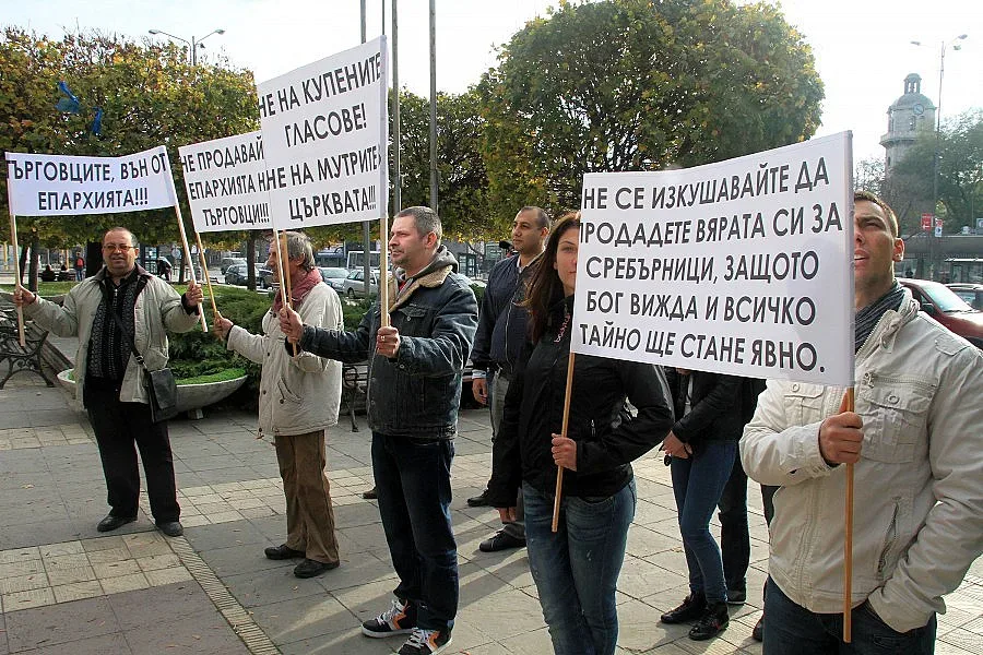 Бунт край морето, искат нов фаворит за митрополит