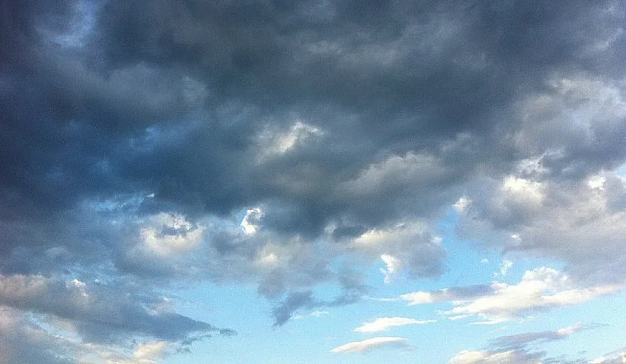 Времето утре: увеличение на облачността и слаб вятър