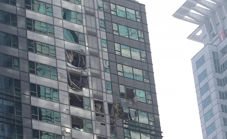 Хеликоптер се удари в небостъргач в Сеул