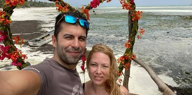 Пратиха Кирил Петков при Джон Траволта! Тежък проблем