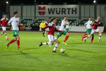 Младежките ни национали паднаха от Дания