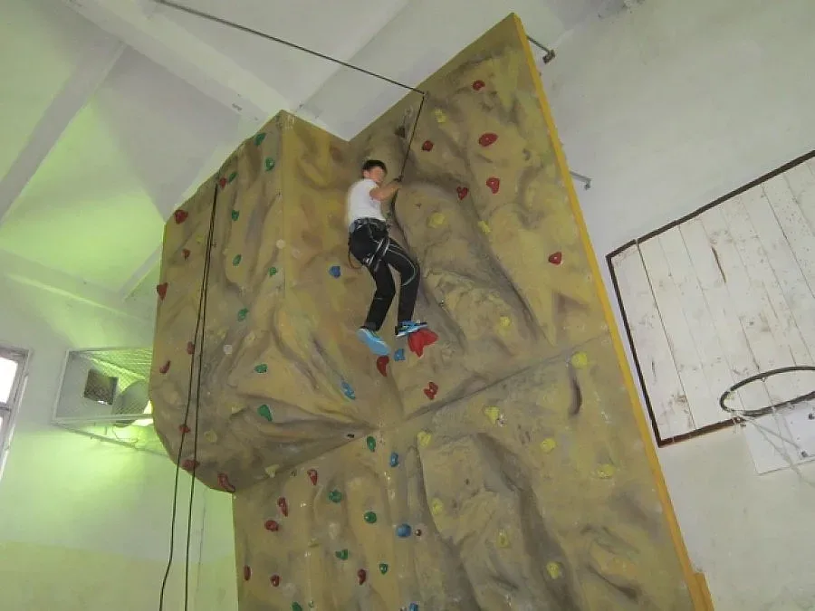 Гимназисти показаха умения по спортно катерене