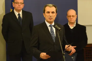 Уволняват чиновниците, участвали в протестите