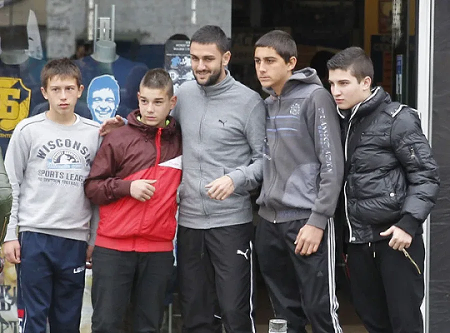 Футболистите на "Левски" подпомогнаха Дарин 