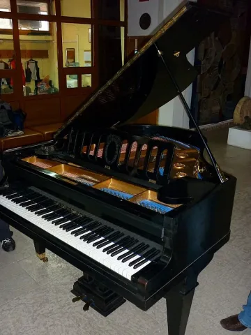 Върнаха роялът на Петко Стайнов в „Искра“ - Казанлък 