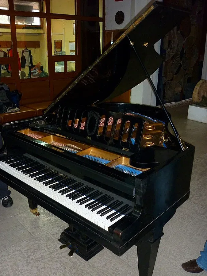 Върнаха роялът на Петко Стайнов в „Искра“ - Казанлък