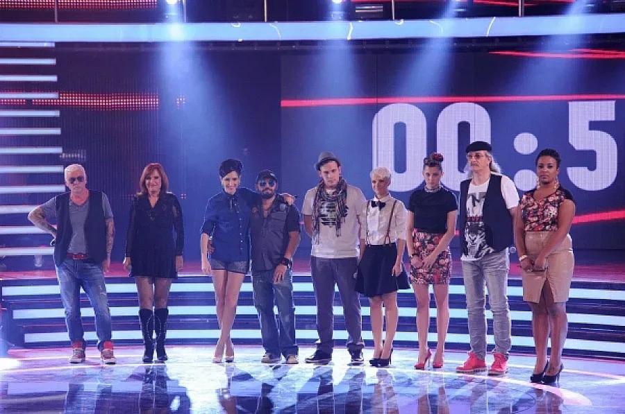 Звезди пеят химна акапелно преди Вечното дерби