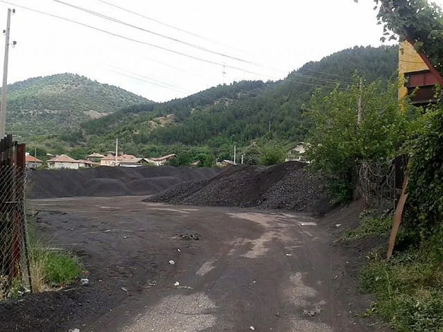 Управата на рудник „Ораново" саботира укрепване на свлачище