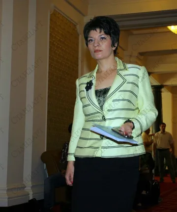 Комисията на Сидеров проверява Десислава Атанасова