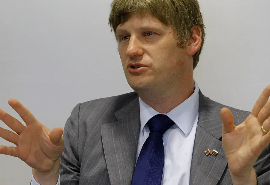 Джонатан Алън: Политиците да чуят хората