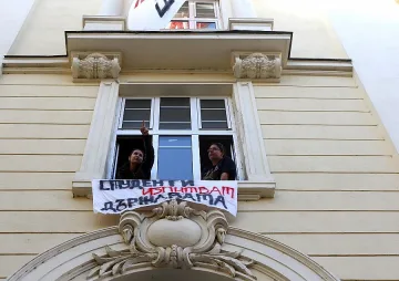 Окупацията на Ректората продължава