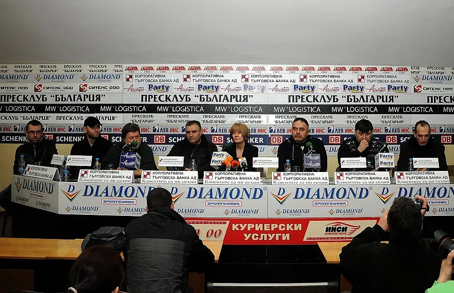 Футболните фенове отговориха на политиците 