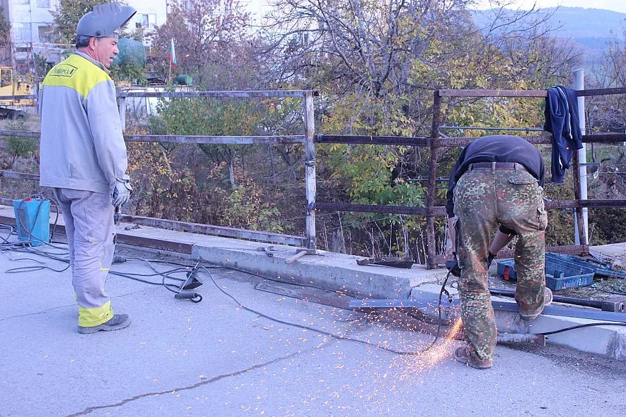 Само за 24 часа ремонтираха опасен надлез