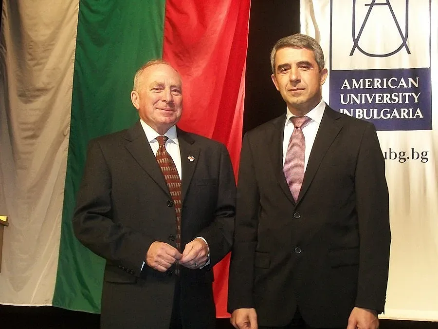 Плевнелиев: Политиците да не се страхуват от протестите