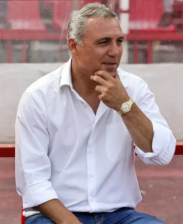 Камата за "канарите": Нека мине годината