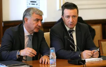 Вътрешната комисия отхвърли ветото за чужденците