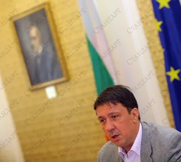 Куюмджиев: Законът за енергетиката няма да ощети потребителите