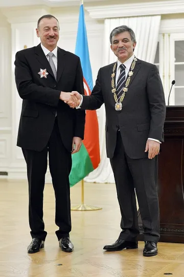 Президентите на Турция и на Азербайджан си размениха ордени