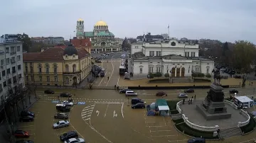 Плътни заграждения пред Народното събрание