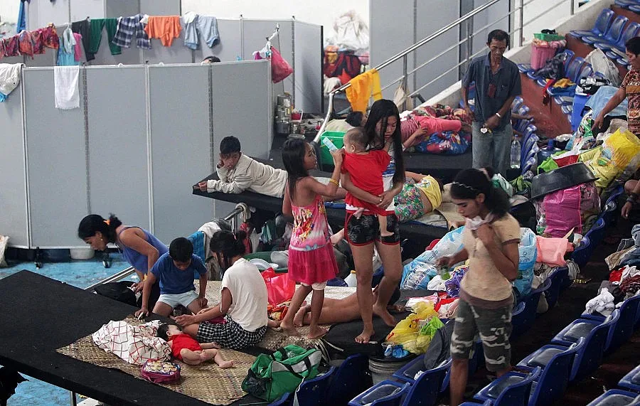 Филипинци щурмуваха склад за ориз, смачкаха 8 души до смърт