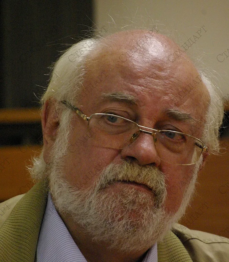 Засега гасят само малките пожари