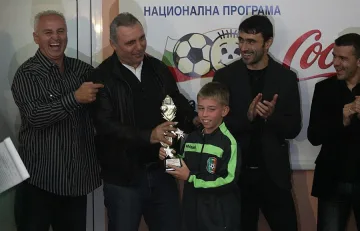 Камата за "канарите": Нека мине годината