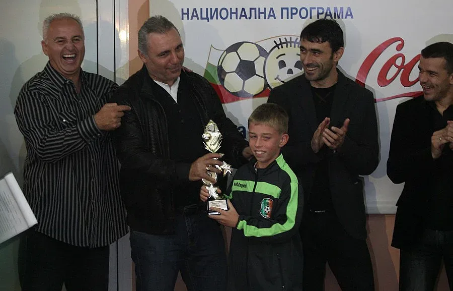 Камата за "канарите": Нека мине годината