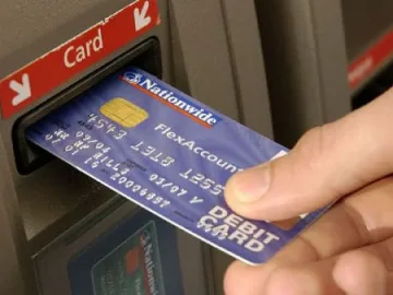 Мъж прибра 5000 лв. от дебитна карта от съселянин