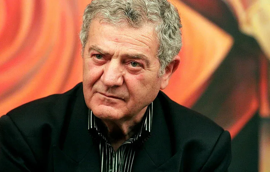 За какво бият камбаната студентите