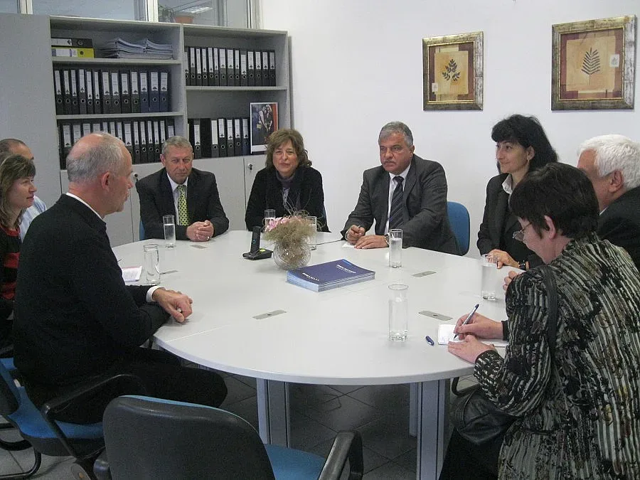 Проф. Ваня Добрева посети Център за подготовка на шивачи