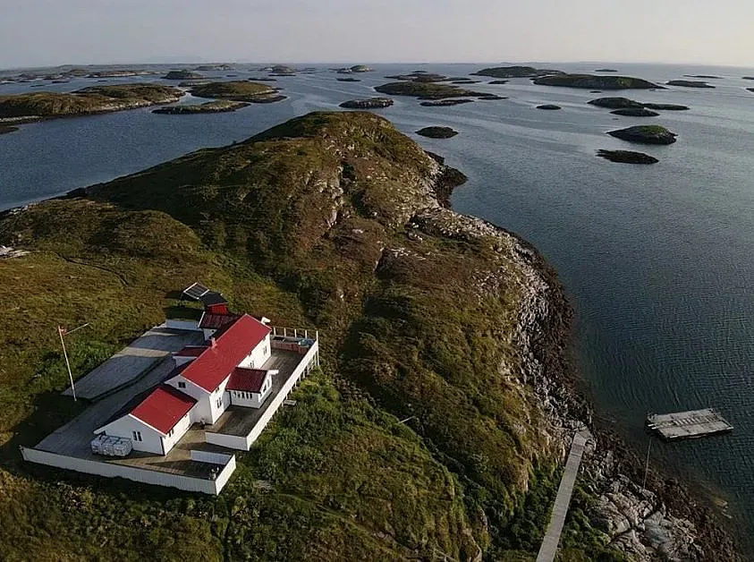 Остров в Европа на цената на тристаен в София