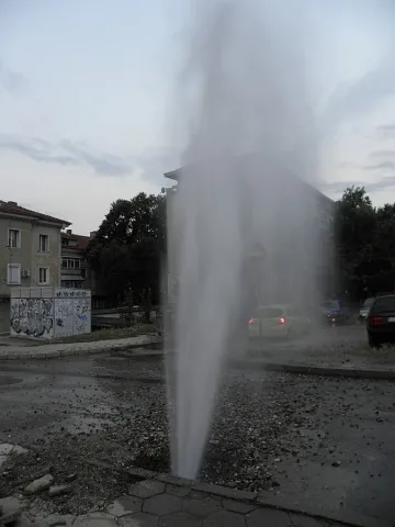 Губим над 50% от питейната вода