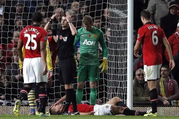 Де Хеа прати Видич в болница 