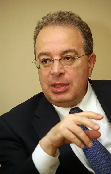 Смартфон ще смени визата до 2 г.