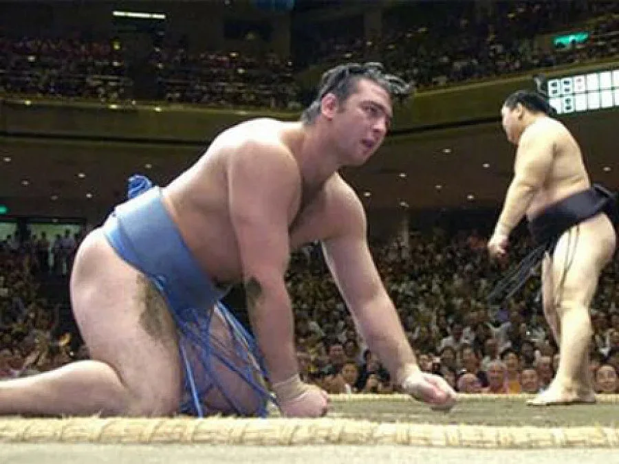 Котоошу падна от най-ниския сумист