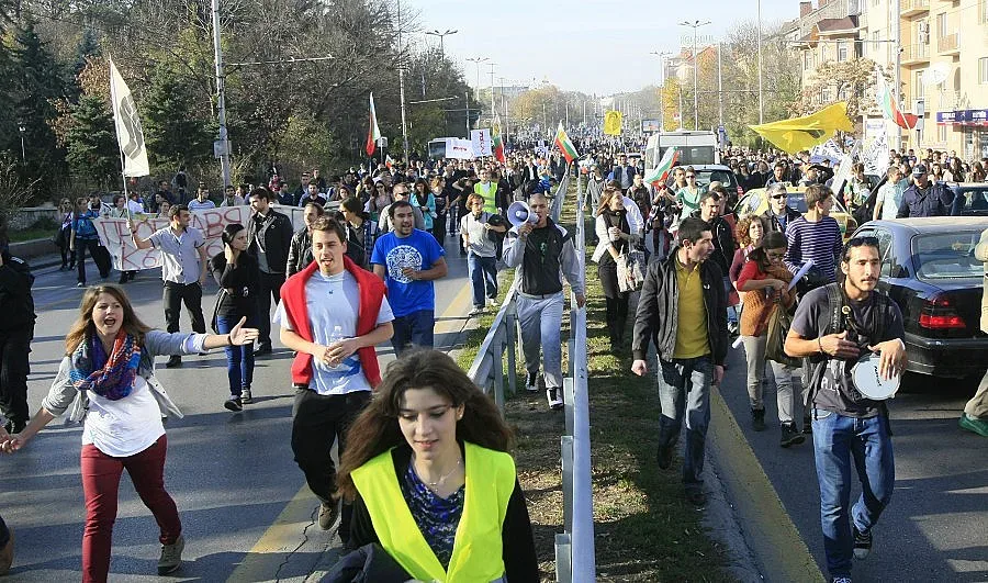 Протестът блокира и „Цариградско шосе"