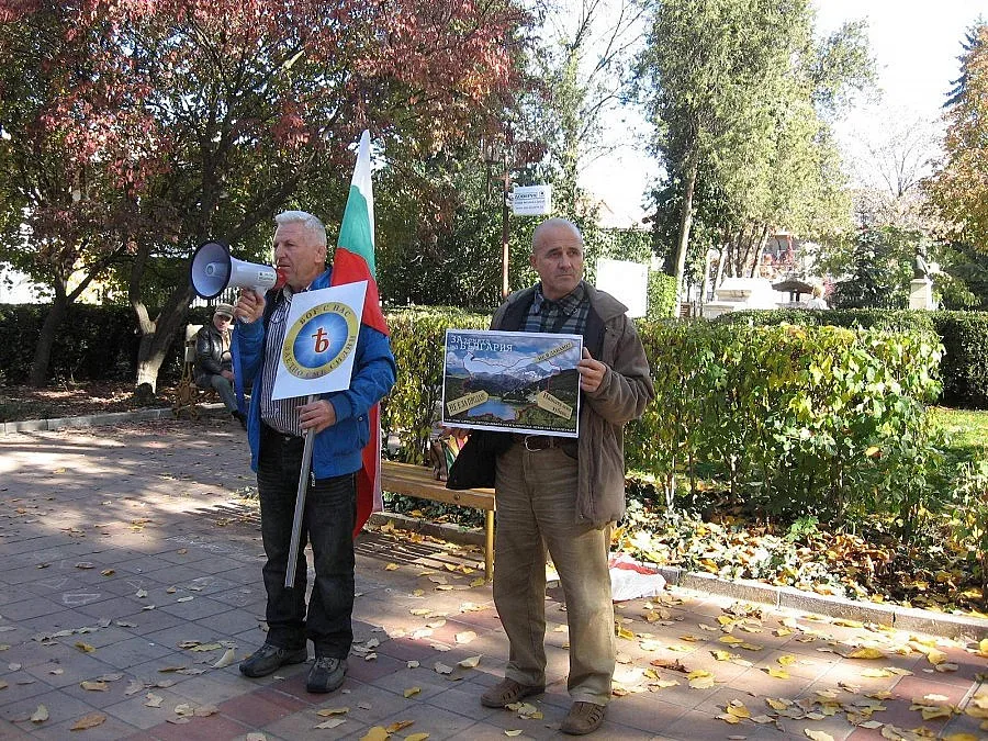 В Добрич тръгна подписка за българската земя
