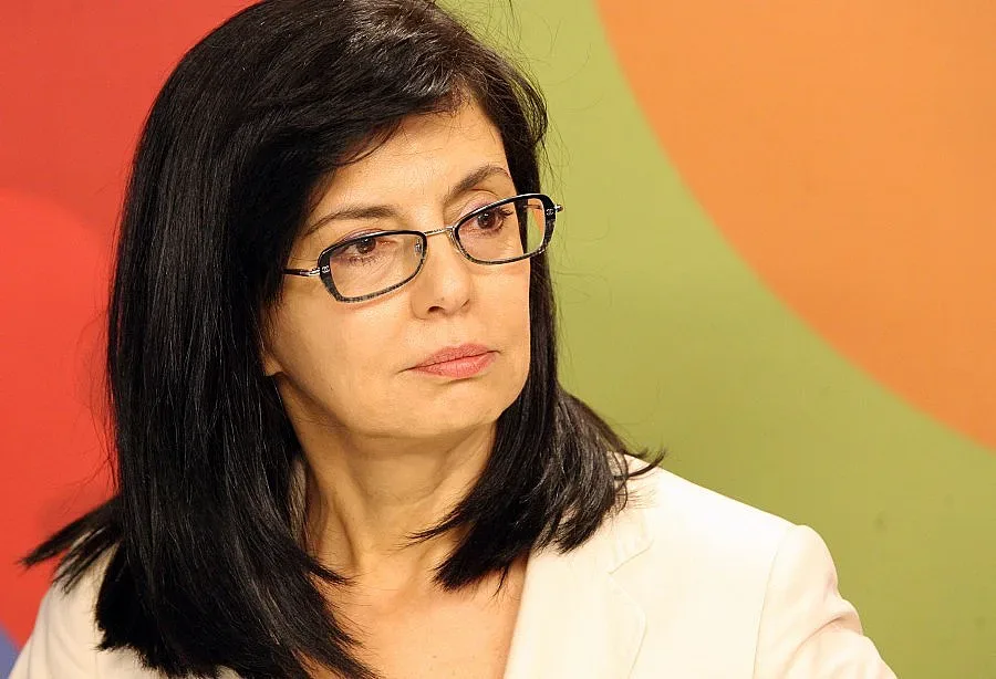 Кунева: Да проверяват влизащите в политиката за офшорки 