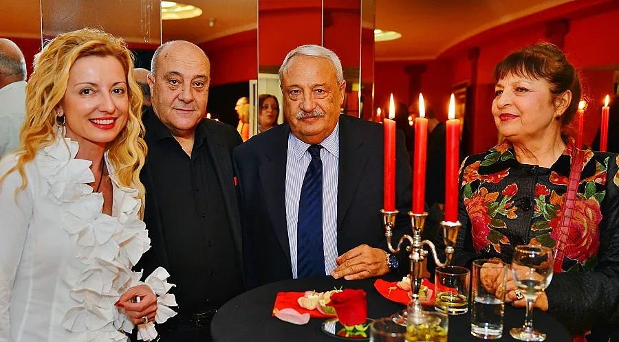 Барбукови възродиха театъра си