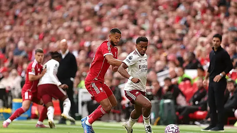 Ливърпул разби Арсенал с уникален гол