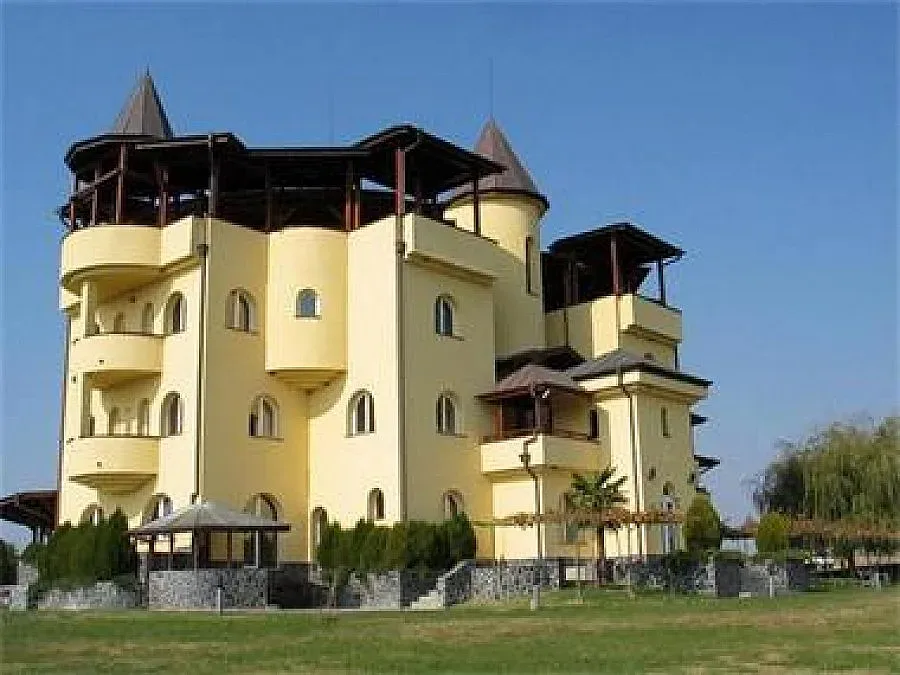 Събориха замъка на Кюлев в Хотово