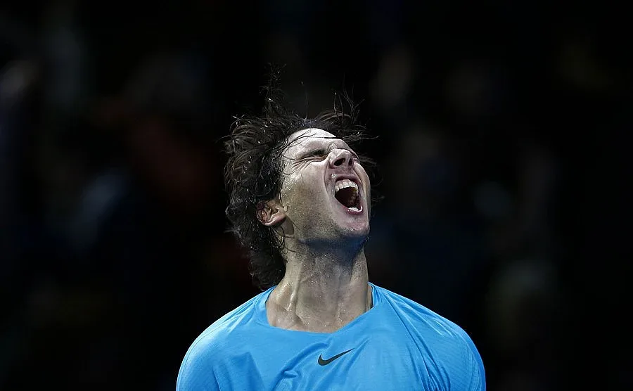 Надал мачка с разрязан пръст