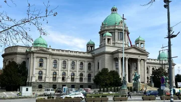 Бомба край парламента вдигна на крак полицията в Белград