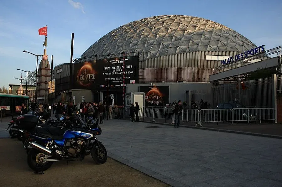 Жена е загинала след взрива в парижки театър