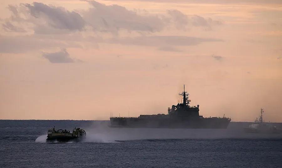 Кораб с 20 000 калашника е задържан в Гърция