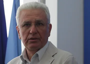 Бисеров потъна, никой не го търси